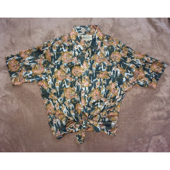 *SOLD* 1960s Vintage button down collared t-shirt - Picture 6 of 7